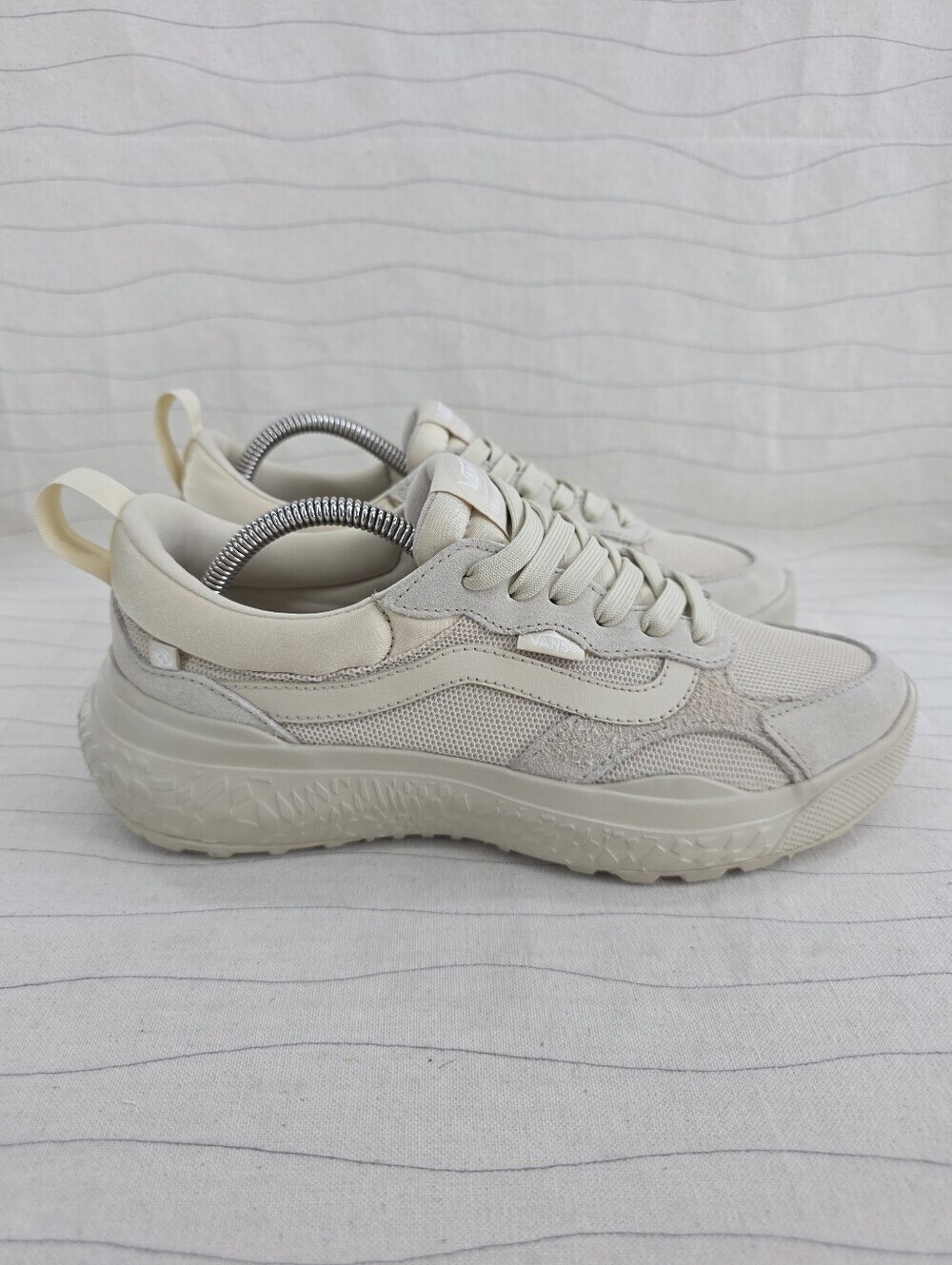 Vans Mens UltraRange Neo VR3 Beige Casual Sneakers Shoes Sz 8.5 Men/10 Women EUC